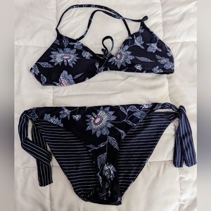 Carve Designs Navy Haku Floral Bikini set, Swim Top and Bottom, Sz S